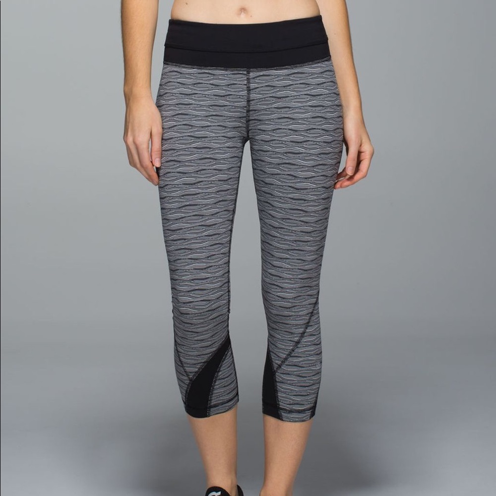 Lululemon Cropped Leggings - Picture 2 of 12